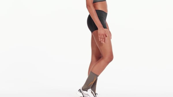 Zwart United By Fitness Chase Bootie Short